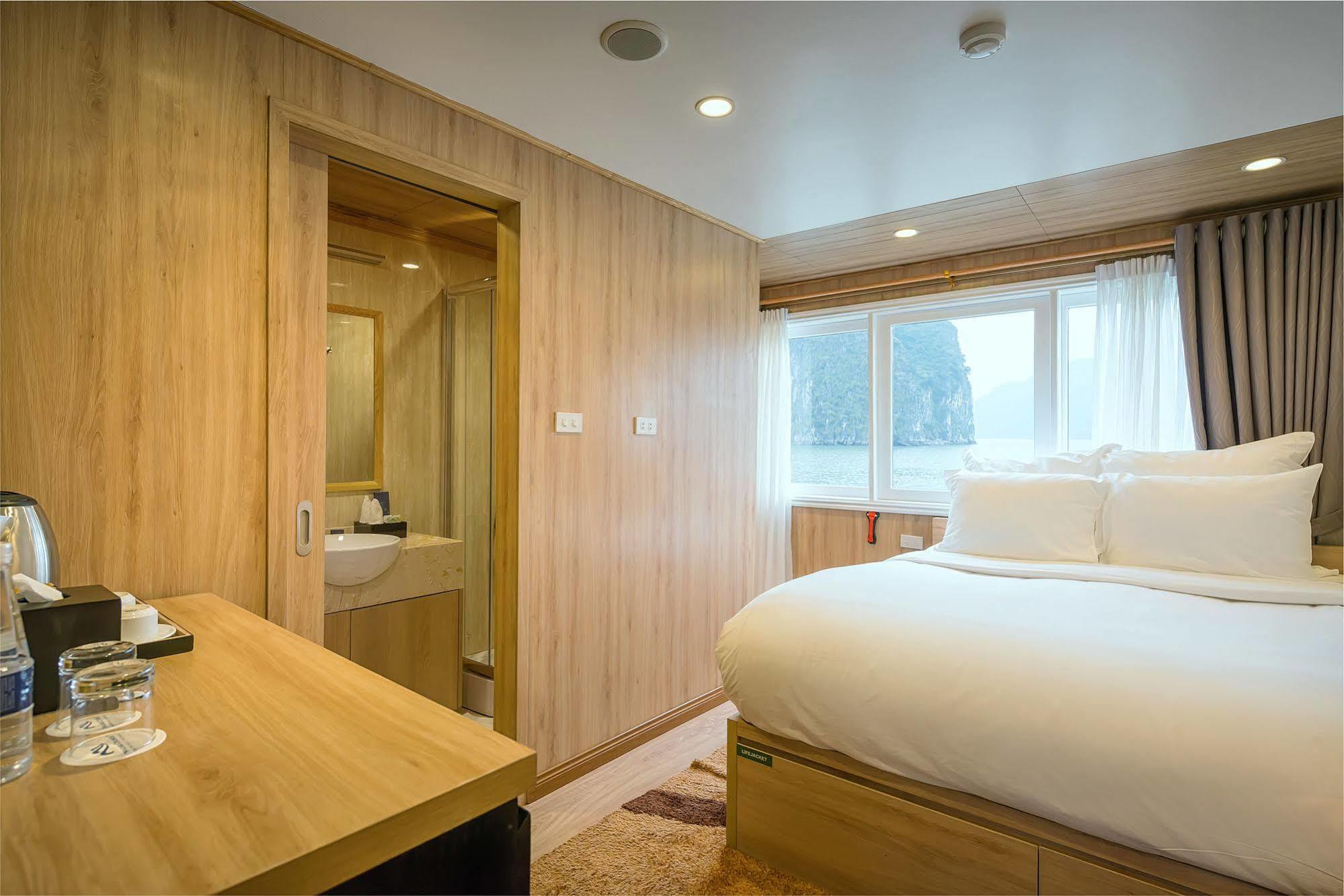 La Vela Premium Cruise - Managed By Paradise Cruises Χα Λονγκ Εξωτερικό φωτογραφία